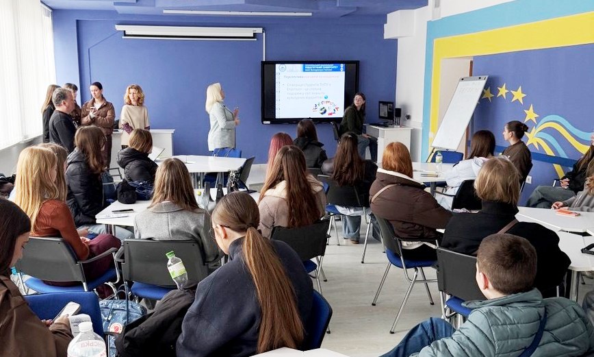 Ліцеїсти практикують переклад Ліцеїсти практикують переклад